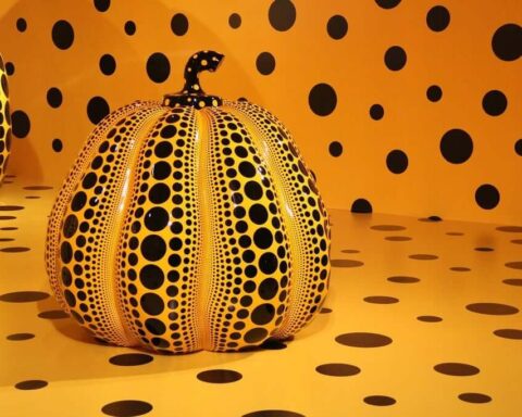 yayoi kusama sculpture plastic pumpkin 24f6ac 1024